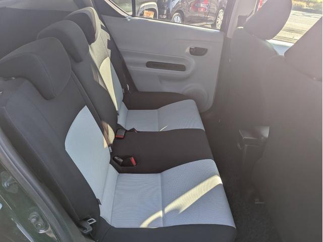 アクア Ｓ　ＨＤＤナビ　Ｂｌｕｅｔｏｏｔｈオーディオ　ＥＴＣ　フルセグＴＶ　ＣＤ／ＤＶＤ再生　音楽録音　オートライト　スマートキー　プッシュスタート　純正フロアマット　トラクションコントロール（29枚目）