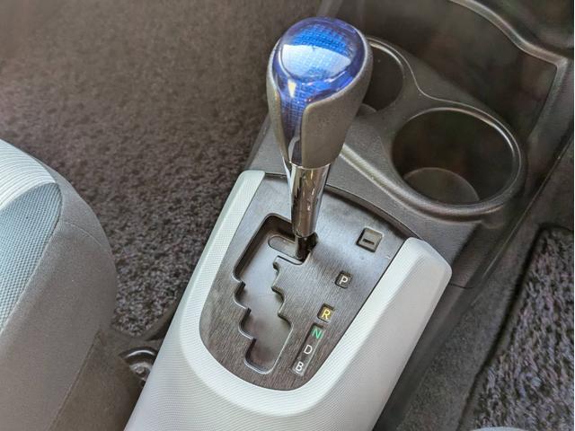 アクア Ｓ　ＨＤＤナビ　Ｂｌｕｅｔｏｏｔｈオーディオ　ＥＴＣ　フルセグＴＶ　ＣＤ／ＤＶＤ再生　音楽録音　オートライト　スマートキー　プッシュスタート　純正フロアマット　トラクションコントロール（30枚目）