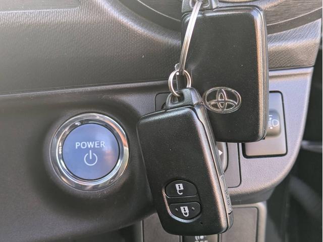 アクア Ｓ　ＨＤＤナビ　Ｂｌｕｅｔｏｏｔｈオーディオ　ＥＴＣ　フルセグＴＶ　ＣＤ／ＤＶＤ再生　音楽録音　オートライト　スマートキー　プッシュスタート　純正フロアマット　トラクションコントロール（34枚目）