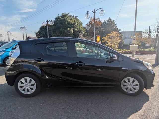 アクア Ｓ　ＨＤＤナビ　Ｂｌｕｅｔｏｏｔｈオーディオ　ＥＴＣ　フルセグＴＶ　ＣＤ／ＤＶＤ再生　音楽録音　オートライト　スマートキー　プッシュスタート　純正フロアマット　トラクションコントロール（41枚目）