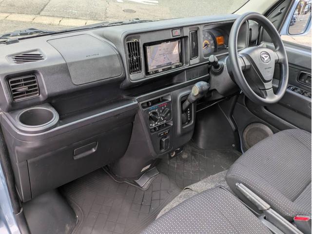 ハイゼットカーゴ クルーズターボSAIII 衝突軽減ブレーキ ターボ バックカメラ ETC アイドリングストップ ETC メモリナビ 両側スライドドア フォグライト 社外アルミ12インチ パワーウィンドウ 純正フロアマット オートハイビーム(8枚目)