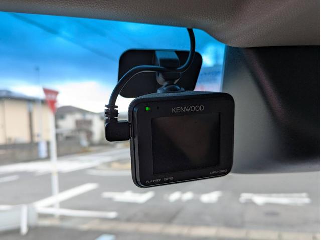 ハイゼットカーゴ クルーズターボSAIII 衝突軽減ブレーキ ターボ バックカメラ ETC アイドリングストップ ETC メモリナビ 両側スライドドア フォグライト 社外アルミ12インチ パワーウィンドウ 純正フロアマット オートハイビーム(16枚目)