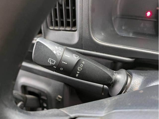 ハイゼットカーゴ クルーズターボSAIII 衝突軽減ブレーキ ターボ バックカメラ ETC アイドリングストップ ETC メモリナビ 両側スライドドア フォグライト 社外アルミ12インチ パワーウィンドウ 純正フロアマット オートハイビーム(31枚目)