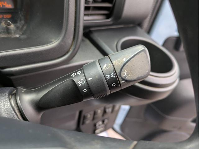 ハイゼットカーゴ クルーズターボSAIII 衝突軽減ブレーキ ターボ バックカメラ ETC アイドリングストップ ETC メモリナビ 両側スライドドア フォグライト 社外アルミ12インチ パワーウィンドウ 純正フロアマット オートハイビーム(32枚目)