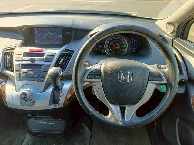 オデッセイ ＭＸ・エアロパッケージ　ＨＤＤナビ　バックカメラ　ＥＴＣ　ワンセグＴＶ　Ｗエアコン　ドライブレコーダー　ＣＤ／ＤＶＤ再生　音楽録音　ウォークスル　３列シート　フォグライト　パドルシフト　ステアリングリモコン　純正フロアマット（12枚目）