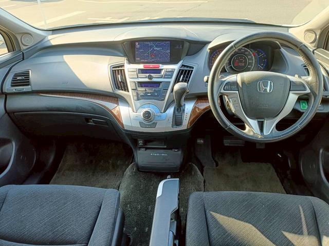 オデッセイ ＭＸ・エアロパッケージ　ＨＤＤナビ　バックカメラ　ＥＴＣ　ワンセグＴＶ　Ｗエアコン　ドライブレコーダー　ＣＤ／ＤＶＤ再生　音楽録音　ウォークスル　３列シート　フォグライト　パドルシフト　ステアリングリモコン　純正フロアマット（24枚目）