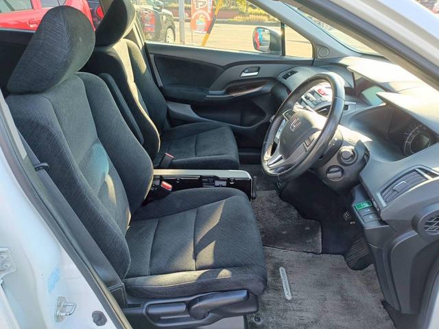 オデッセイ ＭＸ・エアロパッケージ　ＨＤＤナビ　バックカメラ　ＥＴＣ　ワンセグＴＶ　Ｗエアコン　ドライブレコーダー　ＣＤ／ＤＶＤ再生　音楽録音　ウォークスル　３列シート　フォグライト　パドルシフト　ステアリングリモコン　純正フロアマット（26枚目）