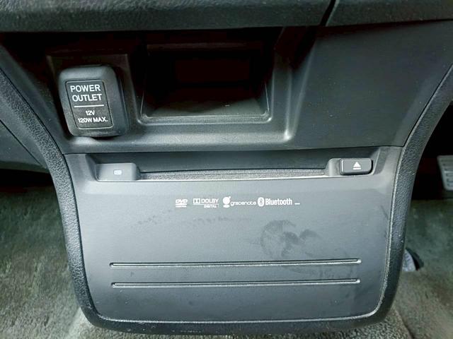 オデッセイ ＭＸ・エアロパッケージ　ＨＤＤナビ　バックカメラ　ＥＴＣ　ワンセグＴＶ　Ｗエアコン　ドライブレコーダー　ＣＤ／ＤＶＤ再生　音楽録音　ウォークスル　３列シート　フォグライト　パドルシフト　ステアリングリモコン　純正フロアマット（30枚目）