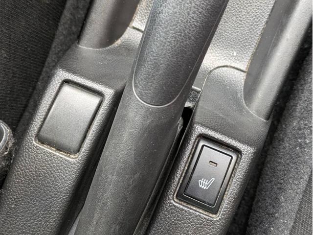 スイフト ハイブリッドRS メモリーナビ Bluetoothオーディオ シートヒーター ETC フルセグTV CD/DVD再生 ステアリングリモコン パドルシフト スマートキー プッシュスタート USB接続 純正アルミ(32枚目)