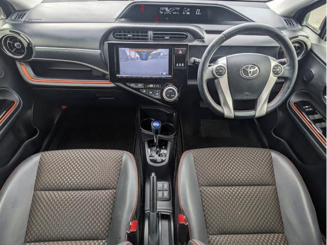 アクア Ｘ－アーバン　ＳＤナビ　バックカメラ　Ｂｌｕｅｔｏｏｔｈオーディオ　フルセグＴＶ　音楽録音　ＣＤ／ＤＶＤ再生　純正アルミ　ワンオーナー　オートライト　フォグライト　プッシュスタート　ステアリングリモコン（14枚目）