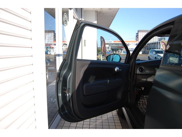 ５００Ｃ マヌアーレ・ピゥ・チエロ　クリアランスソナー　アルミホイール　ＨＩＤ　ターボ　キーレスエントリー　アイドリングストップ　ＭＴ　盗難防止システム　ＡＢＳ　ＥＳＣ　エアコン　パワーステアリング　パワーウィンドウ　運転席エアバッグ（22枚目）