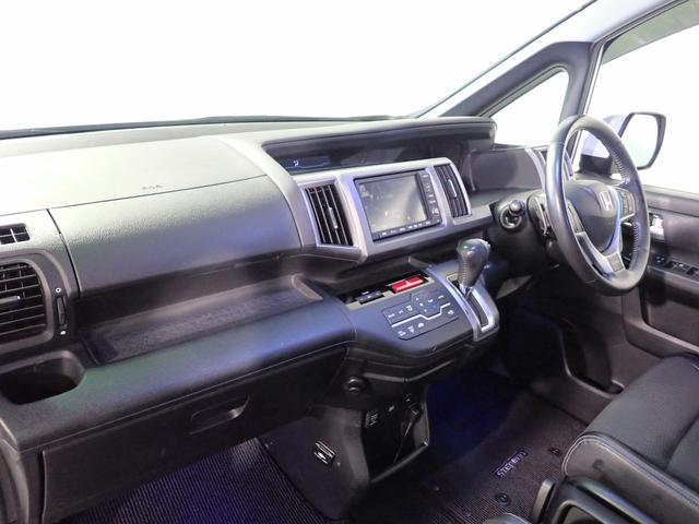 ステップワゴンスパーダ ＳＰＡＤＡ　Ｚ・ＣＯＯＬ　ＳＰＩＲＩＴ　インターナビＳＣ　純正ＨＤＤナビ　フルセグＴＶ　ＤＶＤ　ＵＳＢ　Ｂカメラ　ＥＴＣ　インテリキー　ＨＩＤオート　Ｗパワスラ　クルーズＣ　本革巻ステア　ハーフレザー　テールゲートスポイラー　パドルシフト　専用１７ＡＷ　禁煙（21枚目）