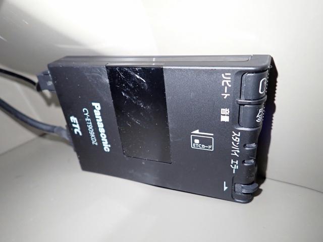 N-BOX G・Lパッケージ アイドリングストップシステム 社外SDナビ フルセグTV DVD USB Bカメラ ETC インテリキー オートA/C Lパワスラ ヒルスタートA ECONモード WSRSエアバック EBD付ABS VSA リアアームレスト 禁煙(8枚目)