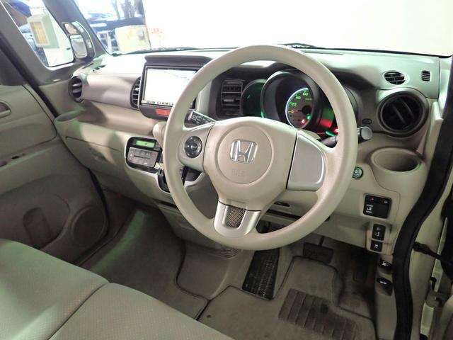 N-BOX G・Lパッケージ アイドリングストップシステム 社外SDナビ フルセグTV DVD USB Bカメラ ETC インテリキー オートA/C Lパワスラ ヒルスタートA ECONモード WSRSエアバック EBD付ABS VSA リアアームレスト 禁煙(18枚目)