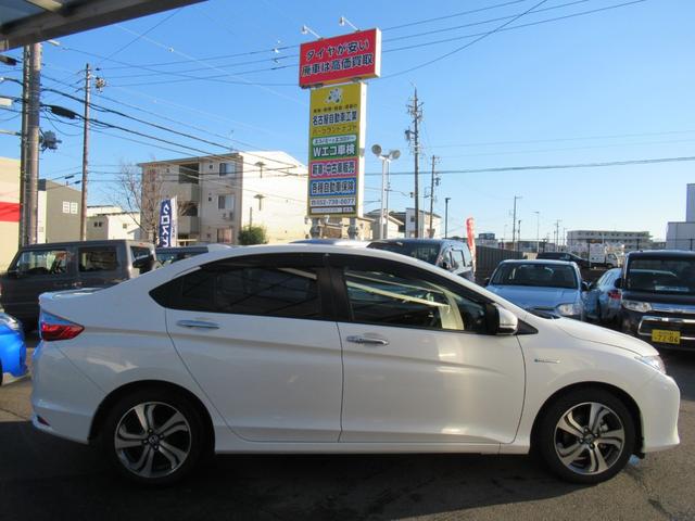 グレイス ハイブリッドＥＸ　当社保証有り　修復歴無　純正ナビ　バックカメラ　ＥＴＣ　ＴＶ　フルフラットシート　ＬＥＤヘッドランプ　安心パッケージ　シートヒーター　１６インチアルミホイール　スマートキー　プッシュスタート（6枚目）