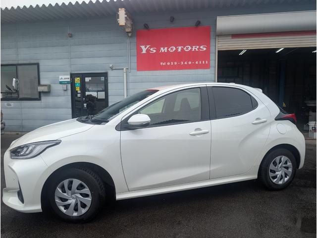 ヤリス Ｇ　ＴＳＳ／純正８型ディスプレイ／フルセグＴＶ／ＴＶキット／バックカメラ／ＥＴＣ／前後ドラレコ／オートハイビーム／ＵＳＢ入力／オートエアコン／ＬＥＤヘッドライト／スマートキー／プッシュスタート（3枚目）