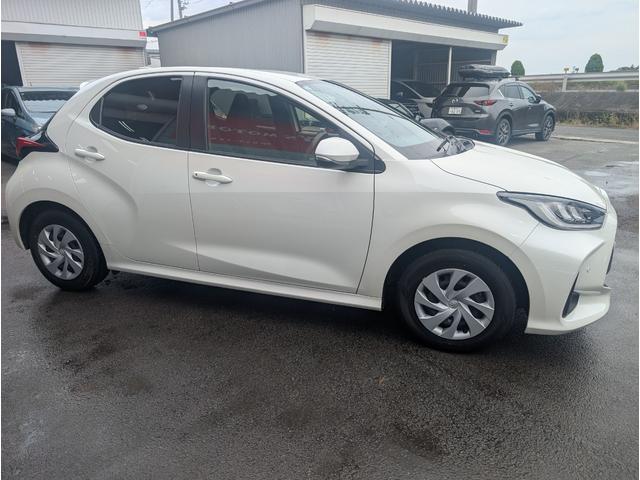 ヤリス Ｇ　ＴＳＳ／純正８型ディスプレイ／フルセグＴＶ／ＴＶキット／バックカメラ／ＥＴＣ／前後ドラレコ／オートハイビーム／ＵＳＢ入力／オートエアコン／ＬＥＤヘッドライト／スマートキー／プッシュスタート（5枚目）