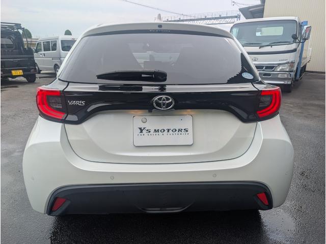 ヤリス Ｇ　ＴＳＳ／純正８型ディスプレイ／フルセグＴＶ／ＴＶキット／バックカメラ／ＥＴＣ／前後ドラレコ／オートハイビーム／ＵＳＢ入力／オートエアコン／ＬＥＤヘッドライト／スマートキー／プッシュスタート（8枚目）