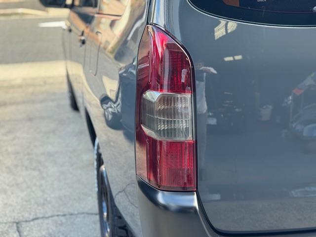 プロボックス ハイブリッドＦ　トヨタセーフティーセンス　全席パワーウィンドウ　新品タイヤオープンカントリーＲＴ　スモークテール　スモークサイドマーカー　マットブラックエンブレム　フルセグナビＴＶ　バックカメラ　ＥＴＣ　１年保証付き（13枚目）