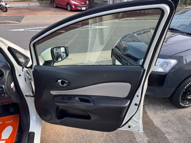 ノート e-パワー X ワンオーナー車 全周囲カメラ 純正SDナビ 衝突軽減ブレーキ バックカメラ ETC インテリジェントキー 車線逸脱警報 コーナーセンサー ドライブレコーダー LEDヘッドライト Bluetooth(19枚目)