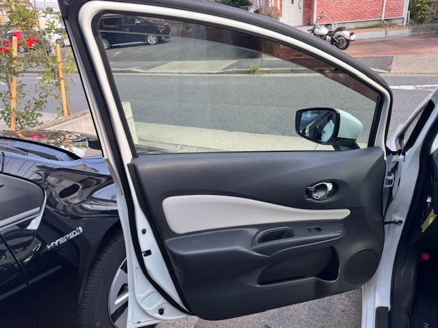 ノート e-パワー X ワンオーナー車 全周囲カメラ 純正SDナビ 衝突軽減ブレーキ バックカメラ ETC インテリジェントキー 車線逸脱警報 コーナーセンサー ドライブレコーダー LEDヘッドライト Bluetooth(35枚目)