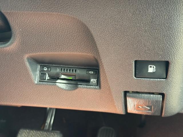 プリウス A トヨタセーフティーセンス 純正SDナビ9インチフルセグTV バックカメラ ETC ドライブレコーダー BSM クルーズコントロール Bluetooth スマートキー 1年保証付き(33枚目)