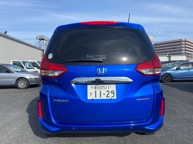 フリードハイブリッド ハイブリッド・Ｇ　サイドリフトアップシート車　社外ナビ　フルセグＴＶ　バックカメラ　ＥＴＣ　スマートキー　プッシュスタート　禁煙　ワンオーナー（3枚目）