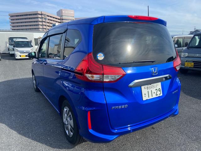 フリードハイブリッド ハイブリッド・Ｇ　サイドリフトアップシート車　社外ナビ　フルセグＴＶ　バックカメラ　ＥＴＣ　スマートキー　プッシュスタート　禁煙　ワンオーナー（8枚目）