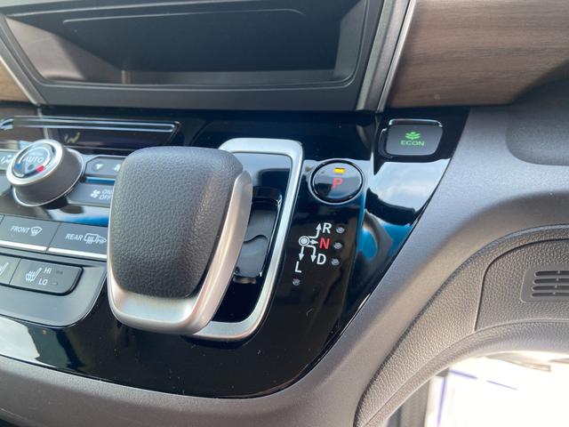 フリードハイブリッド ハイブリッド・Ｇ　サイドリフトアップシート車　社外ナビ　フルセグＴＶ　バックカメラ　ＥＴＣ　スマートキー　プッシュスタート　禁煙　ワンオーナー（12枚目）