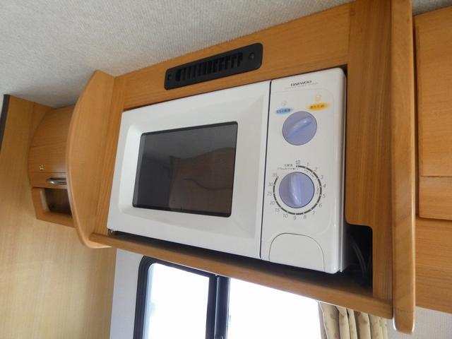 ナッツRV ネオクレソン 8ナンバーキャンピングカー ツインサブバッテリー インバーター 走行充電 外部充電 燃料式FFヒーター 冷蔵庫 バンクベッド 2段ベッド 8名乗車6名就寝(17枚目)