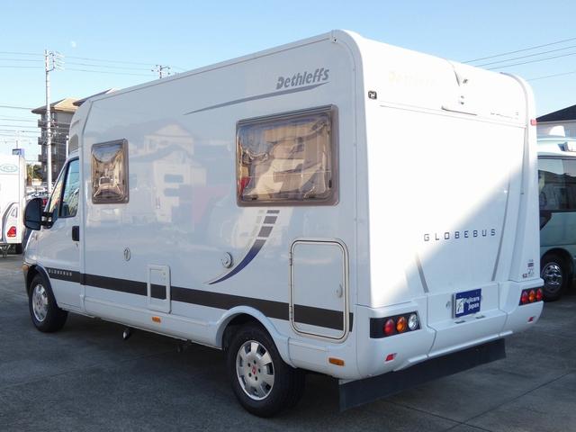 デスレフ グローブバス 左ハンドルAT 8ナンバーキャンピングカー ツインサブバッテリー 運転席 助手席 回転シート リア常設ベッド ガスボイラー ガスヒーター カセットトイレ シンク 冷蔵庫(46枚目)