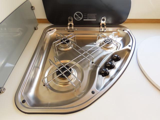 デュカト 　キャンピングカー　ローラーチーム　クロノス２９４ＴＬ　６００Ａｈリチウム　家庭用エアコン　３６０°カメラ　温水ボイラー　ＦＦヒーター　ソーラーパネル　１５００Ｗインバータ　マックスファン　ＤＣ冷蔵庫（15枚目）
