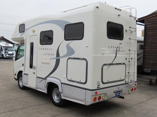 カムロード  キャンピングカー ナッツRV製 クレソンボヤージュX FFヒーター マックスファン 60LDC冷蔵庫 給排水ポリタンク シンク 走行充電 外部充電器 キーレス ACコンセント ツインサブバッテリー(7枚目)