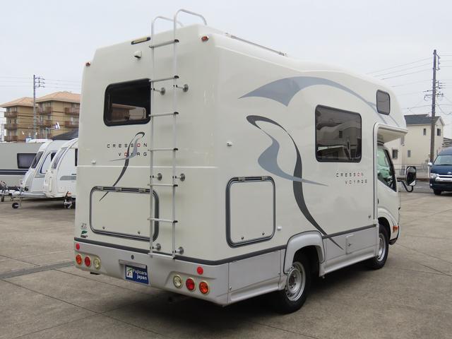 カムロード  キャンピングカー ナッツRV製 クレソンボヤージュX FFヒーター マックスファン 60LDC冷蔵庫 給排水ポリタンク シンク 走行充電 外部充電器 キーレス ACコンセント ツインサブバッテリー(8枚目)