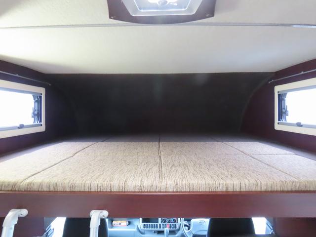 カムロード  キャンピングカー ナッツRV製 クレソンボヤージュX FFヒーター マックスファン 60LDC冷蔵庫 給排水ポリタンク シンク 走行充電 外部充電器 キーレス ACコンセント ツインサブバッテリー(17枚目)