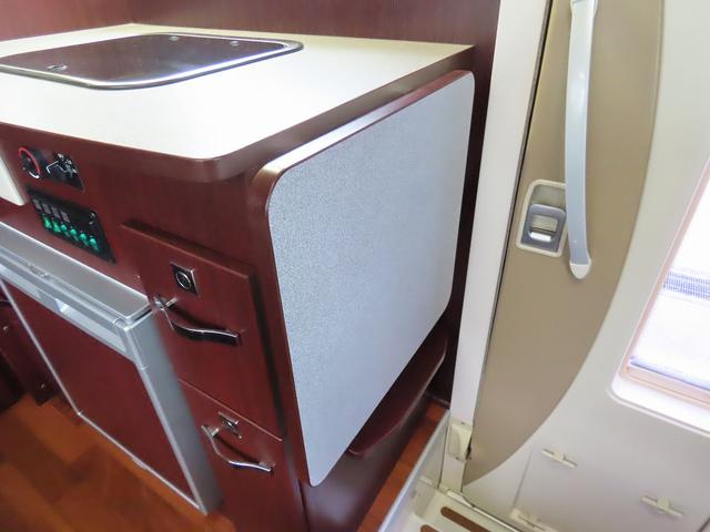 カムロード  キャンピングカー ナッツRV製 クレソンボヤージュX FFヒーター マックスファン 60LDC冷蔵庫 給排水ポリタンク シンク 走行充電 外部充電器 キーレス ACコンセント ツインサブバッテリー(28枚目)