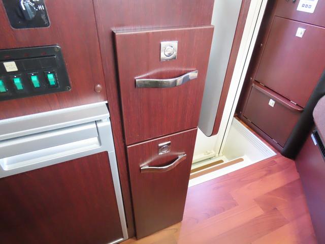 カムロード  キャンピングカー ナッツRV製 クレソンボヤージュX FFヒーター マックスファン 60LDC冷蔵庫 給排水ポリタンク シンク 走行充電 外部充電器 キーレス ACコンセント ツインサブバッテリー(32枚目)