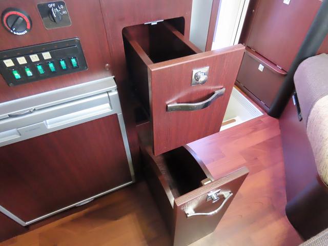 カムロード  キャンピングカー ナッツRV製 クレソンボヤージュX FFヒーター マックスファン 60LDC冷蔵庫 給排水ポリタンク シンク 走行充電 外部充電器 キーレス ACコンセント ツインサブバッテリー(33枚目)