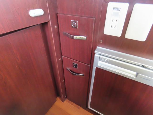 カムロード  キャンピングカー ナッツRV製 クレソンボヤージュX FFヒーター マックスファン 60LDC冷蔵庫 給排水ポリタンク シンク 走行充電 外部充電器 キーレス ACコンセント ツインサブバッテリー(34枚目)