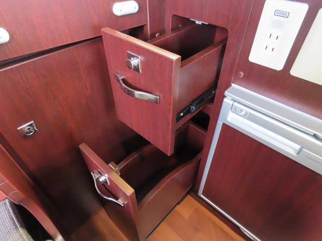 カムロード  キャンピングカー ナッツRV製 クレソンボヤージュX FFヒーター マックスファン 60LDC冷蔵庫 給排水ポリタンク シンク 走行充電 外部充電器 キーレス ACコンセント ツインサブバッテリー(35枚目)