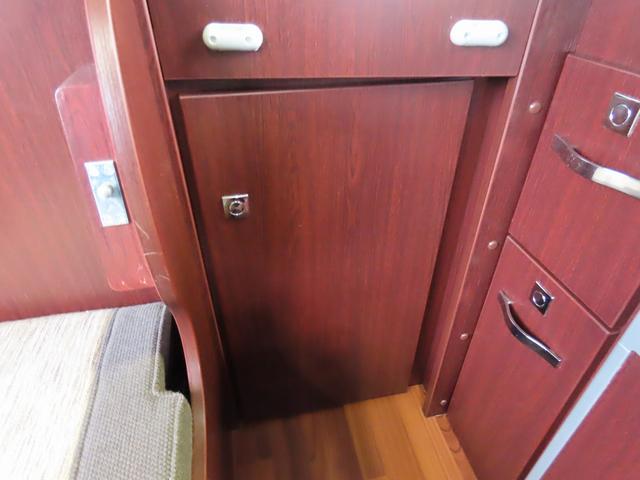 カムロード  キャンピングカー ナッツRV製 クレソンボヤージュX FFヒーター マックスファン 60LDC冷蔵庫 給排水ポリタンク シンク 走行充電 外部充電器 キーレス ACコンセント ツインサブバッテリー(36枚目)