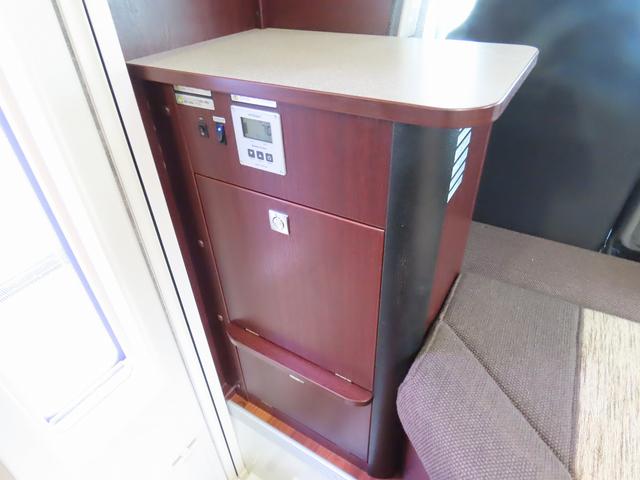 カムロード  キャンピングカー ナッツRV製 クレソンボヤージュX FFヒーター マックスファン 60LDC冷蔵庫 給排水ポリタンク シンク 走行充電 外部充電器 キーレス ACコンセント ツインサブバッテリー(39枚目)