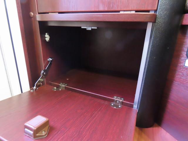 カムロード  キャンピングカー ナッツRV製 クレソンボヤージュX FFヒーター マックスファン 60LDC冷蔵庫 給排水ポリタンク シンク 走行充電 外部充電器 キーレス ACコンセント ツインサブバッテリー(43枚目)