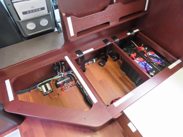 カムロード  キャンピングカー ナッツRV製 クレソンボヤージュX FFヒーター マックスファン 60LDC冷蔵庫 給排水ポリタンク シンク 走行充電 外部充電器 キーレス ACコンセント ツインサブバッテリー(47枚目)