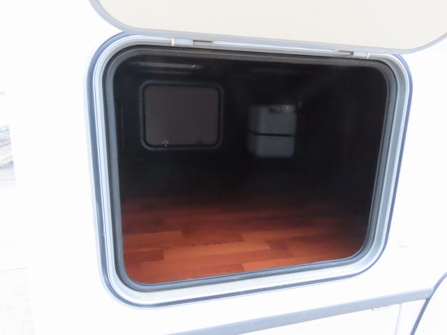 カムロード  キャンピングカー ナッツRV製 クレソンボヤージュX FFヒーター マックスファン 60LDC冷蔵庫 給排水ポリタンク シンク 走行充電 外部充電器 キーレス ACコンセント ツインサブバッテリー(65枚目)