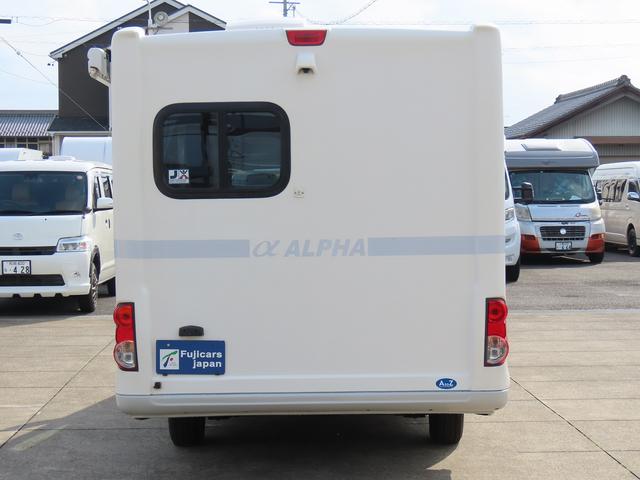 ＮＶ２００バネットバン ＡｔｏＺ　アルファ　キャンピングカー　マックスファン　マルチルーム　１５００Ｗインバーター　走行充電　シンク　シングルサブバッテリー　給排水ポリタンク　テーブル　ＤＣ冷蔵庫　ソーラーパネル　外部電源　サイドオーニング（9枚目）