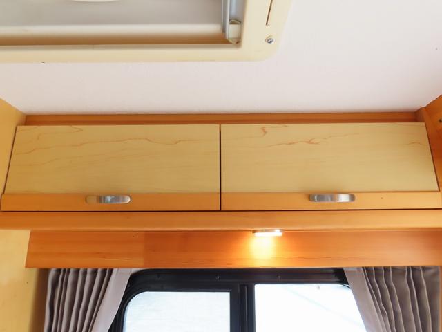 ＮＶ２００バネットバン ＡｔｏＺ　アルファ　キャンピングカー　マックスファン　マルチルーム　１５００Ｗインバーター　走行充電　シンク　シングルサブバッテリー　給排水ポリタンク　テーブル　ＤＣ冷蔵庫　ソーラーパネル　外部電源　サイドオーニング（36枚目）