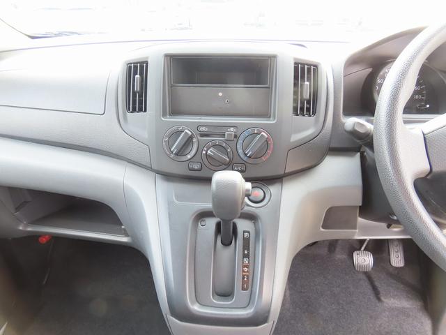 ＮＶ２００バネットバン ＡｔｏＺ　アルファ　キャンピングカー　マックスファン　マルチルーム　１５００Ｗインバーター　走行充電　シンク　シングルサブバッテリー　給排水ポリタンク　テーブル　ＤＣ冷蔵庫　ソーラーパネル　外部電源　サイドオーニング（47枚目）