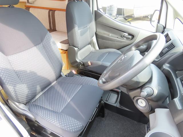 ＮＶ２００バネットバン ＡｔｏＺ　アルファ　キャンピングカー　マックスファン　マルチルーム　１５００Ｗインバーター　走行充電　シンク　シングルサブバッテリー　給排水ポリタンク　テーブル　ＤＣ冷蔵庫　ソーラーパネル　外部電源　サイドオーニング（55枚目）