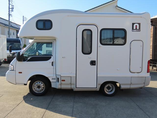 ボンゴトラック ＡｔｏＺ製　アミティ　キャンピングカー　シンク　電子レンジ　１８００Ｗインバータ　シングルサブバッテリー　走行充電　外部充電　給排水ポリタンク　ＤＣ冷蔵庫　マックスファン　アウターシャワー　ＡＣコンセント　エントランス網戸（5枚目）